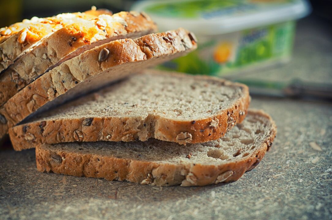 Le régime pour le groupe sanguin 4 vous permet d'inclure du pain à grains entiers dans votre alimentation. 